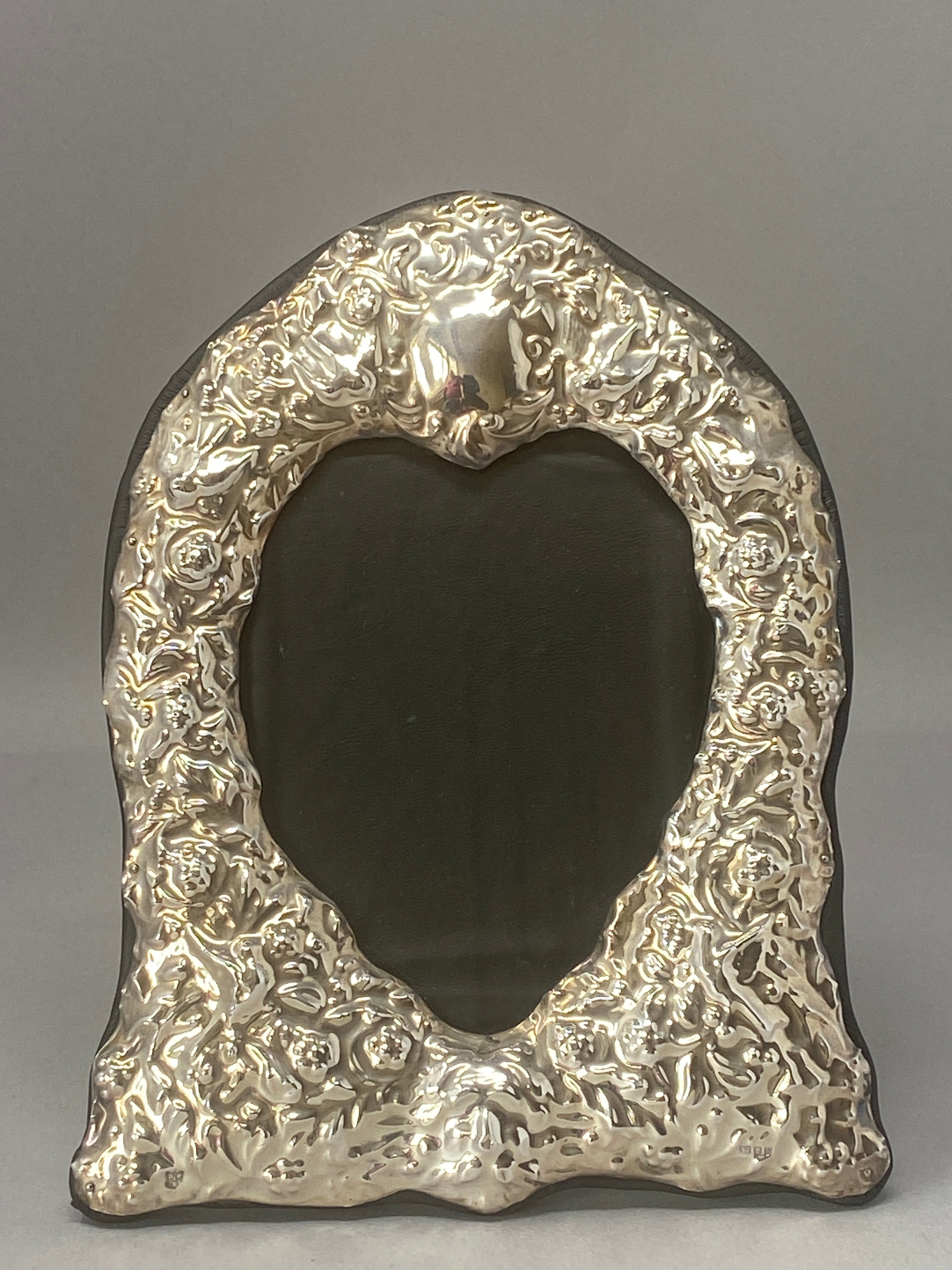 Silver Photo Frame with Traditional Antique Heart Aperture. L