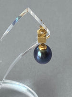 Load image into Gallery viewer, 18 Carat Gold and Black Pearl Earrings
