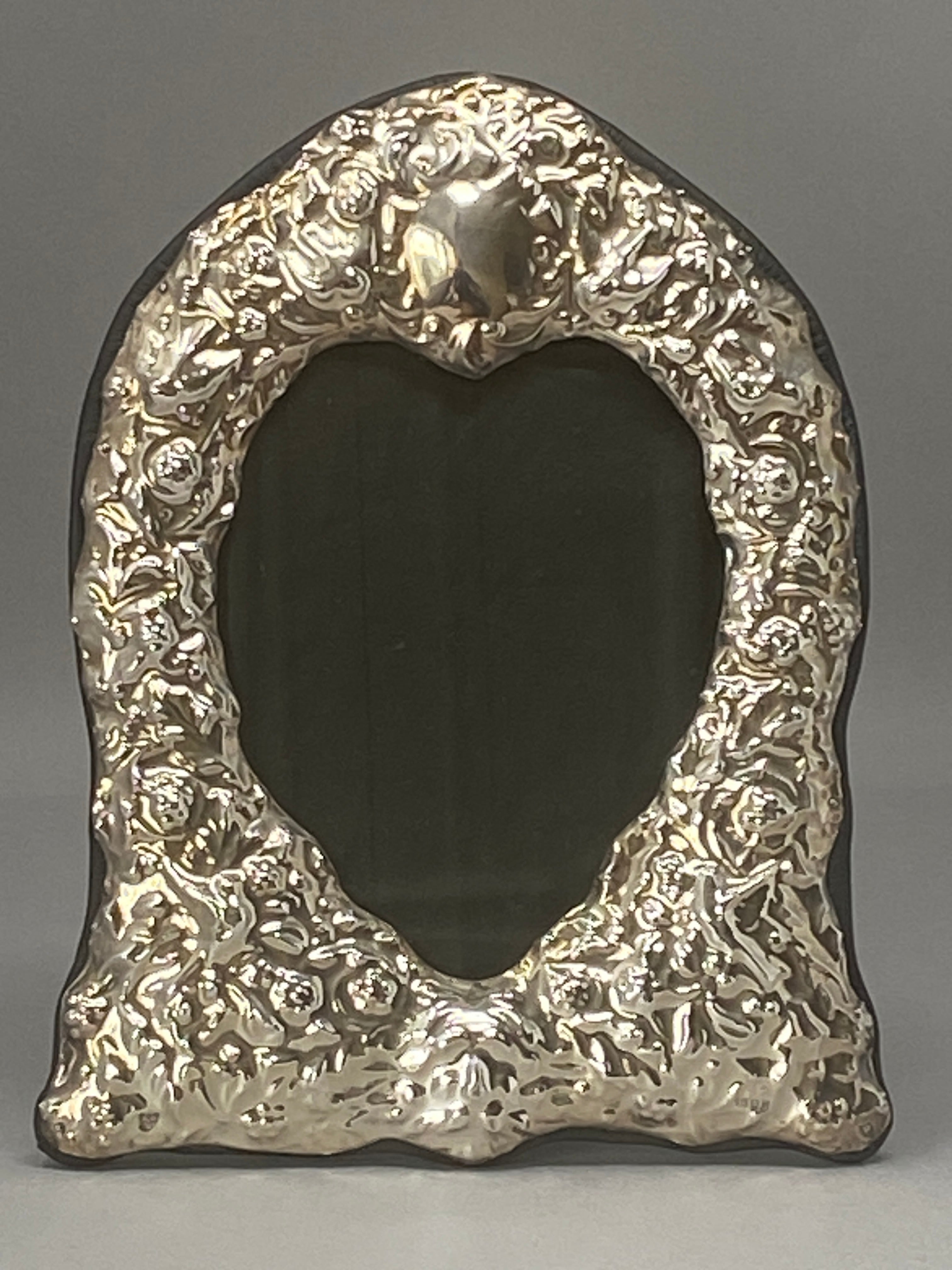Silver Photo Frame with Traditional Antique Heart Aperture. L
