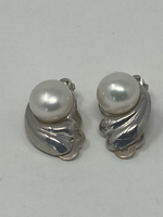 Load image into Gallery viewer, Freshwater Pearl Clip On Earrings
