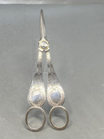 Load image into Gallery viewer, Antique Silver Plated Grape Scissors
