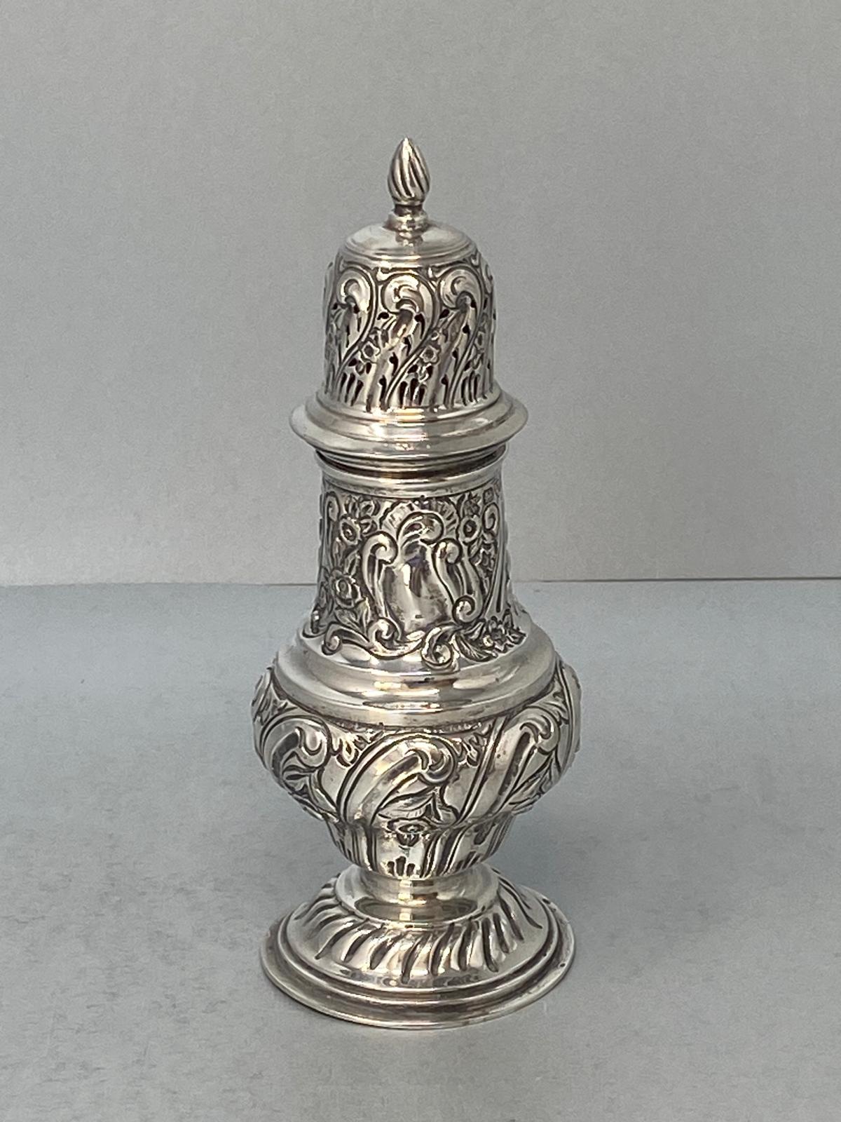 Very pretty Antique Sterling Sugar Chester - Hallmarked Chester 1901