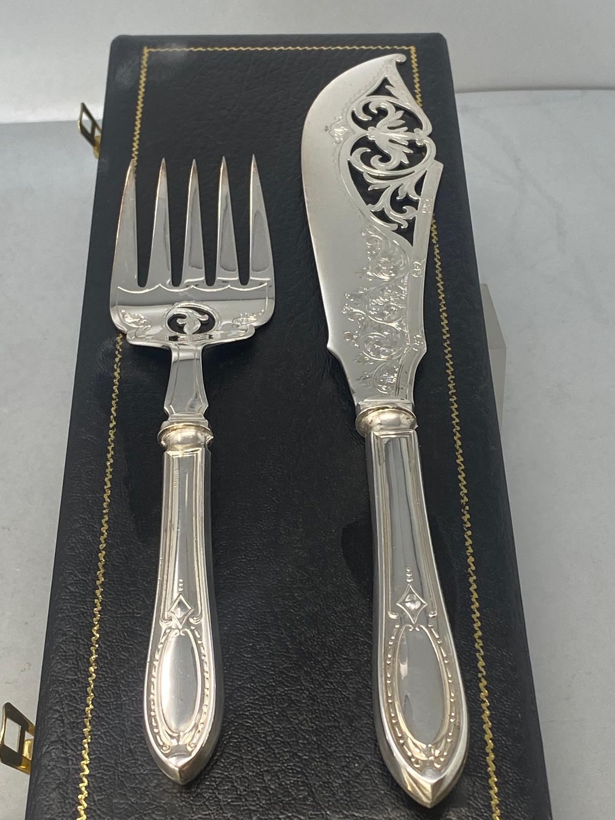 Pair of Antique Victorian Silver Plated Fish Servers in case (new)