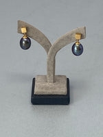 Load image into Gallery viewer, 18 Carat Gold and Black Pearl Earrings
