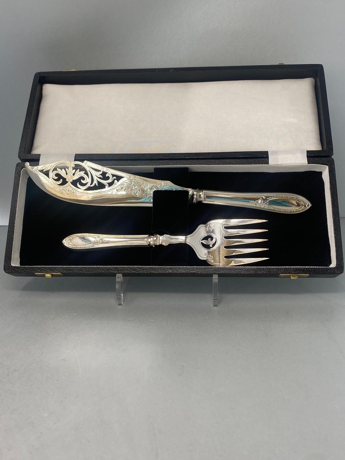 Pair of Antique Victorian Silver Plated Fish Servers in case (new)