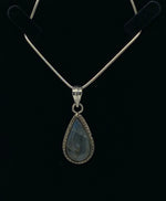 Load image into Gallery viewer, Silver and Labradorite Necklace
