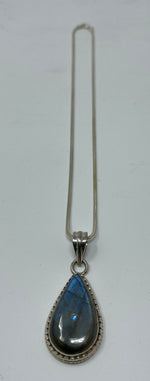 Load image into Gallery viewer, Silver and Labradorite Necklace
