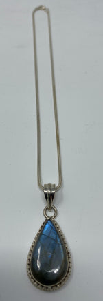 Load image into Gallery viewer, Silver and Labradorite Necklace
