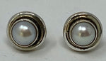 Load image into Gallery viewer, Silver and Freshwater Pearl Stud Earrings
