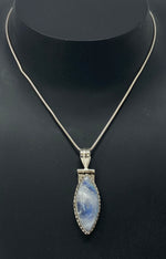 Load image into Gallery viewer, Silver and Moonstone Necklace
