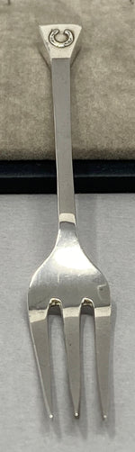 Load image into Gallery viewer, Silver Horse Shoe Pastry/Fruit Forks

